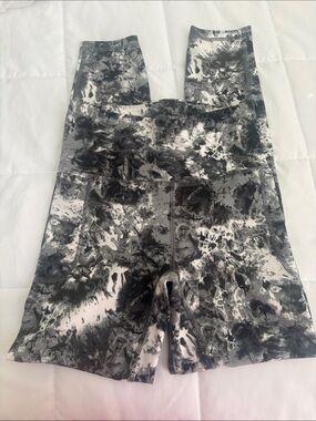 Under Armour Black & White Tie-Dye High-Waist Leggings XS